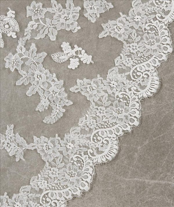Lace Wedding VEIL 85 : Cymbeline Paris