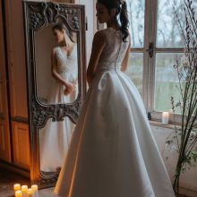 Robe de mariée, mikado, dentelle.