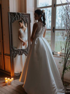 Robe de mariée, mikado, dentelle.