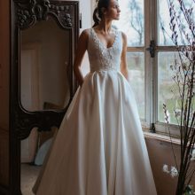 Robe de mariée, mikado, dentelle.