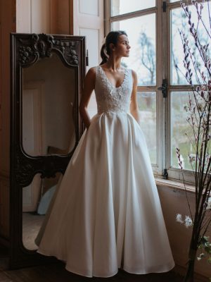 Robe de mariée, mikado, dentelle.