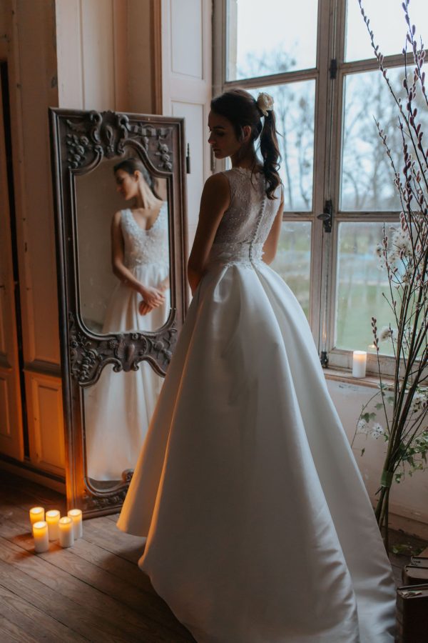 Robe de mariée, mikado, dentelle.