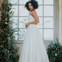 Robe de Mariée LAURE Pour un Oui By Cymbeline Boutique Paris Robe de Mariée LAURE Pour un Oui By Cymbeline Boutique Paris