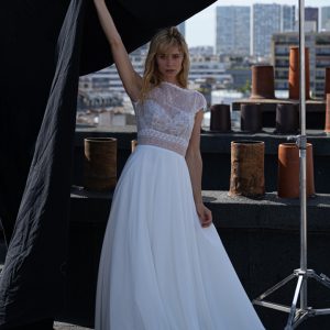 Robe de mariée, dentelle de Calais, décolleté bateau, mousseline.