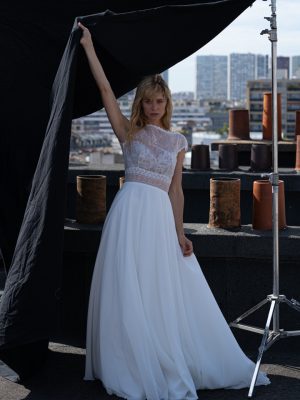 Robe de mariée, dentelle de Calais, décolleté bateau, mousseline.