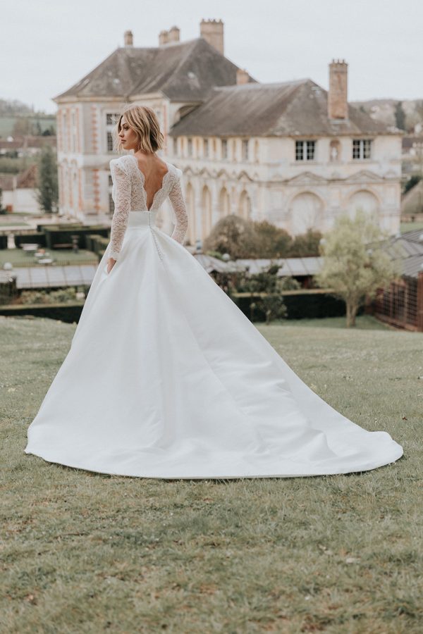 REVELATION Cymbeline wedding dress collection2023: Paris Boutique REVELATION Cymbeline wedding dress collection2023: Paris Boutique