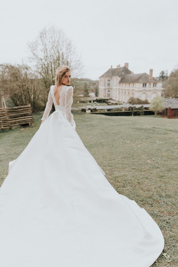 REVELATION Cymbeline wedding dress collection2023: Paris Boutique REVELATION Cymbeline wedding dress collection2023: Paris Boutique