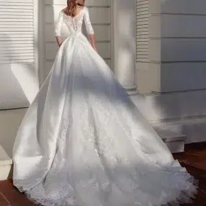 Robe de mariée princesse en mikado avec décolleté en V