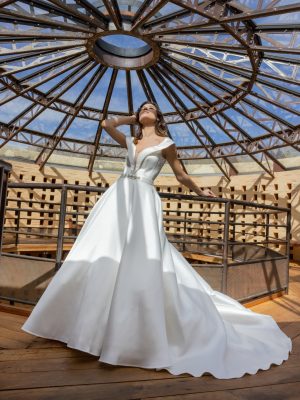 Robe de mariée princesse, mikado, décolleté cœur.