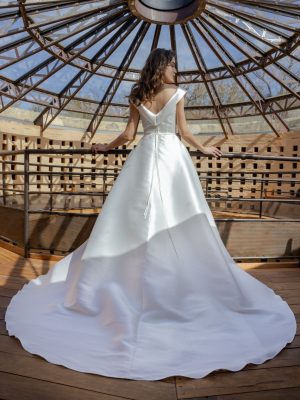 Robe de mariée princesse, mikado, décolleté cœur.