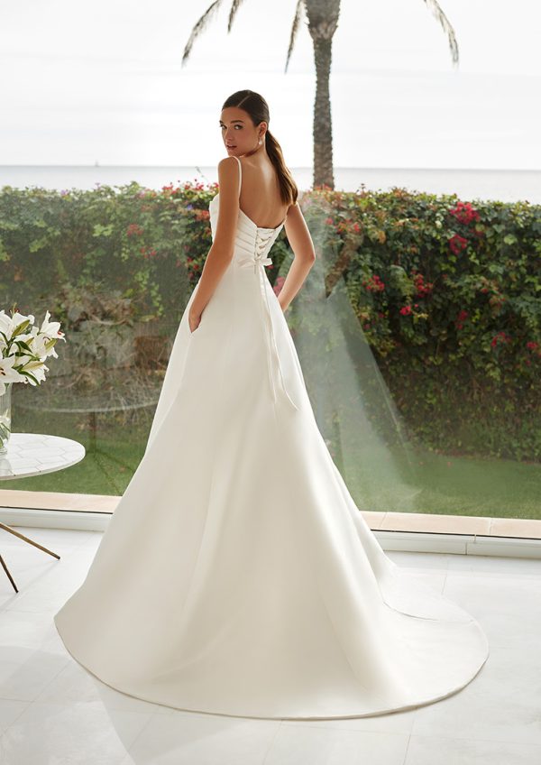 LYLA wedding dress San Patrick Collection 2024| Boutique Paris LYLA wedding dress San Patrick Collection 2024| Boutique Paris