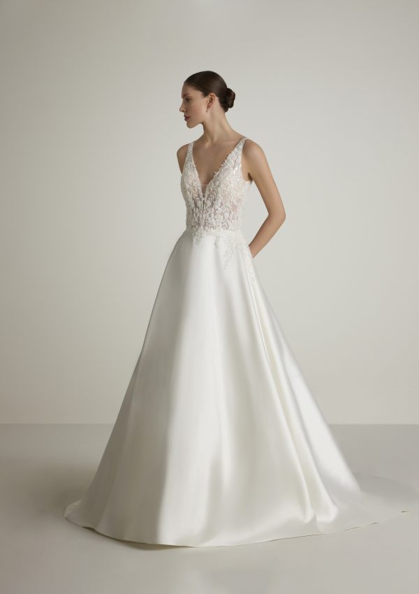 ELEGANZA wedding dress San Patrick Collection 2025| Boutique Paris ELEGANZA wedding dress San Patrick Collection 2025| Boutique Paris