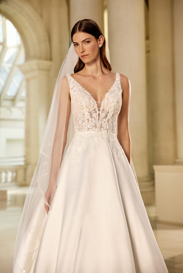 ELEGANZA wedding dress San Patrick Collection 2025| Boutique Paris ELEGANZA wedding dress San Patrick Collection 2025| Boutique Paris