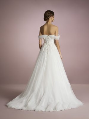 ISA wedding dress White One Collection 2025 | Boutique Paris