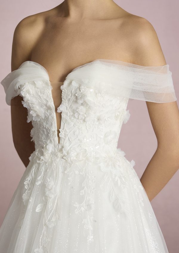 ISA wedding dress White One Collection 2025 | Boutique Paris ISA wedding dress White One Collection 2025 | Boutique Paris