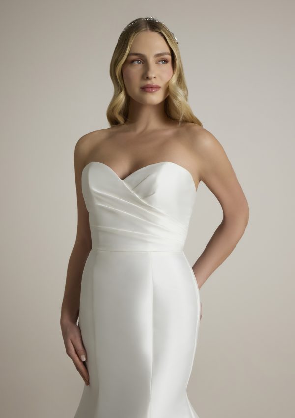 NIDRA wedding dress White One Collection 2025 | Boutique Paris