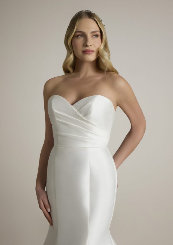 NIDRA wedding dress White One Collection 2025 | Boutique Paris