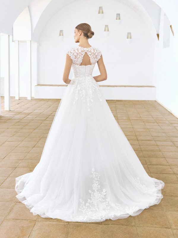 Robe de Mariée AFETO White One Collection | Boutique Paris Robe de Mariée AFETO White One Collection | Boutique Paris