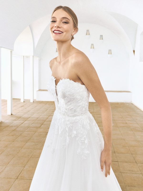 Robe de Mariée AFETO White One Collection | Boutique Paris Robe de Mariée AFETO White One Collection | Boutique Paris