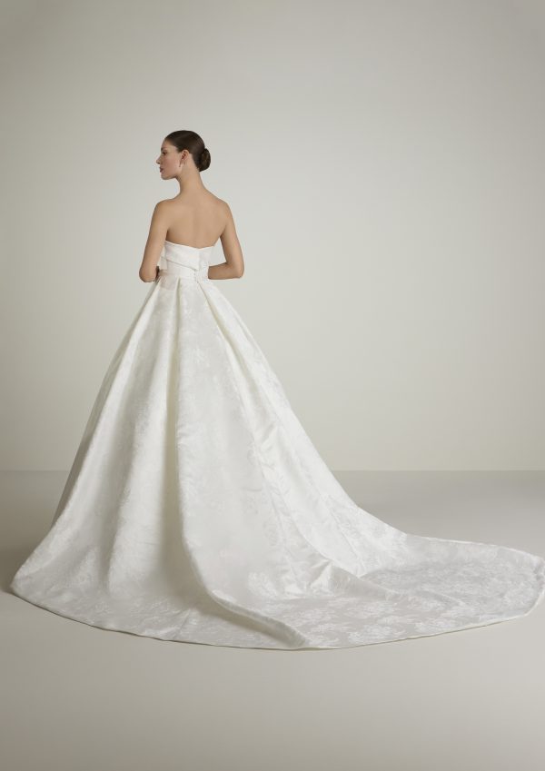 AIDAY wedding dress San Patrick Collection 2026 | Boutique Paris AIDAY wedding dress San Patrick Collection 2026 | Boutique Paris