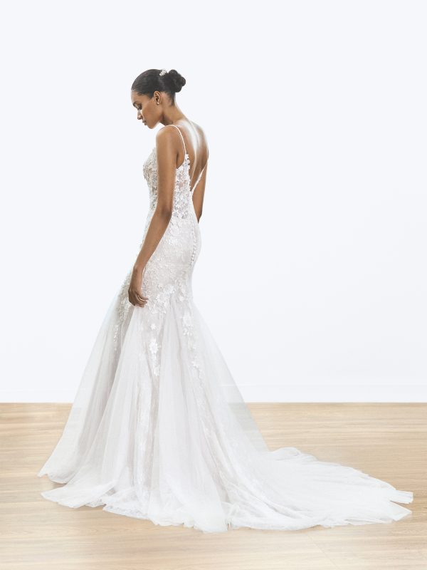 Robe de Mariée AINDA White One Collection | Boutique Paris Robe de Mariée AINDA White One Collection | Boutique Paris