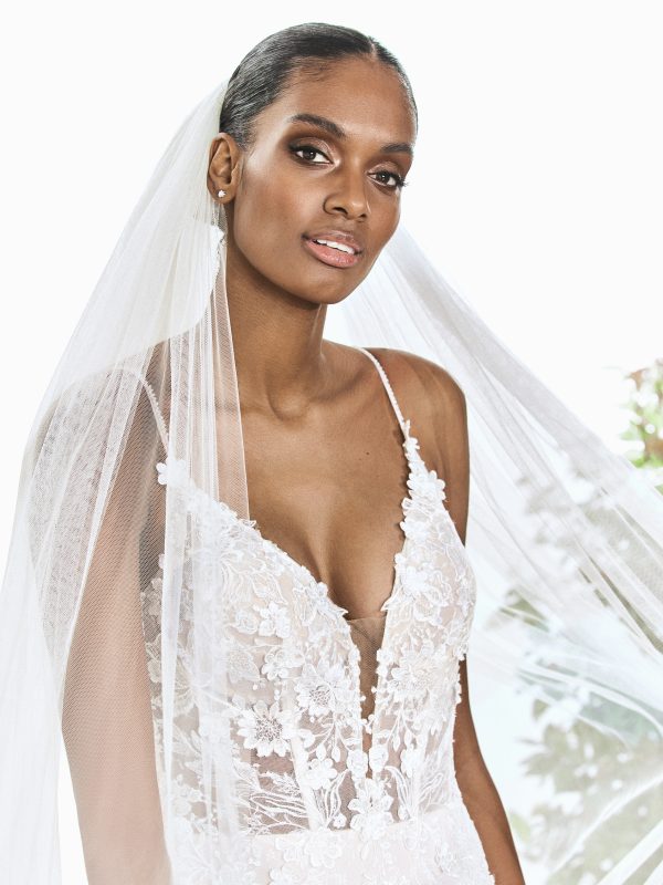 Robe de Mariée AINDA White One Collection | Boutique Paris Robe de Mariée AINDA White One Collection | Boutique Paris