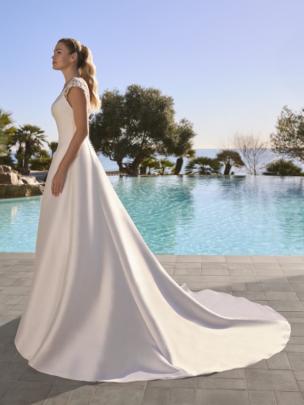 Robe de Mariée CLIANTHE Ladybird | Cymbeline Paris 15 Robe de Mariée CLIANTHE Ladybird | Cymbeline Paris 15