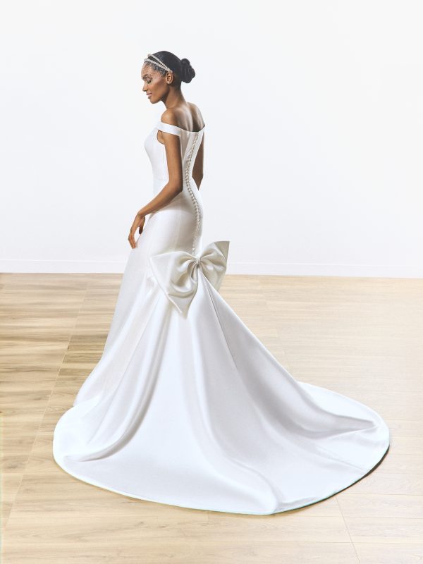 Robe de Mariée LINHARES White One Collection | Boutique Paris Robe de Mariée LINHARES White One Collection | Boutique Paris
