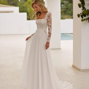 SAORI wedding dress Adriana Alier Collection 2026 | Boutique Paris