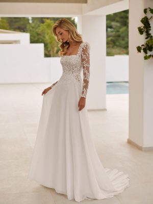 SAORI wedding dress Adriana Alier Collection 2026 | Boutique Paris