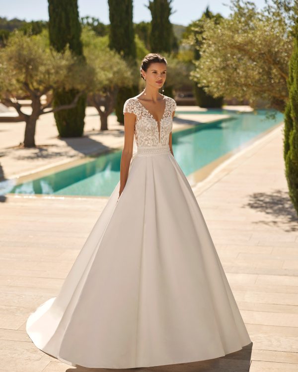 SOFIA wedding dress Adriana Alier Collection 2026 | Boutique Paris