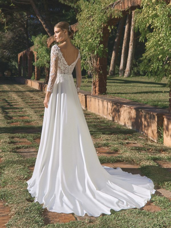 Robe de Mariée SORISSO White One Collection | Boutique Paris Robe de Mariée SORISSO White One Collection | Boutique Paris