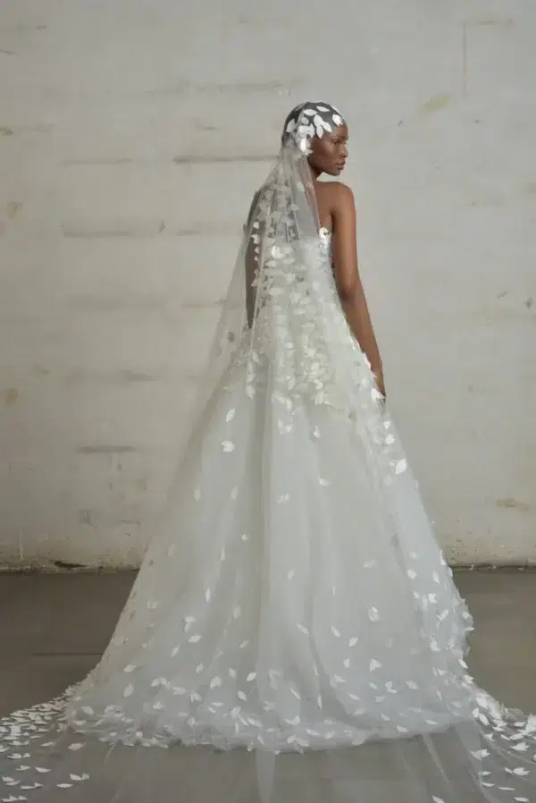 ALVES Cymbeline wedding dress Collection: Boutique Cymbeline Paris 15 ALVES Cymbeline wedding dress Collection: Boutique Cymbeline Paris 15