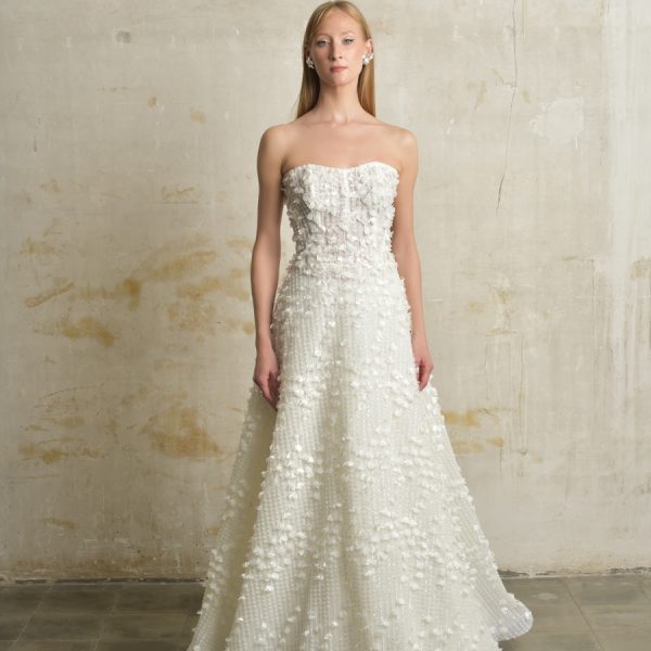 À défaut de chèque, nous pouvons procéder de deux façons : soit par un encaissement de la caution en carte bancaire, que nous annulons ensuite lors du retour des robes, soit par une caution en espèces, restituée dans les mêmes conditions. N’hésitez pas à nous dire ce qui vous conviendrait le mieux. Bien à vous, L’équipe Mariée Parisienne