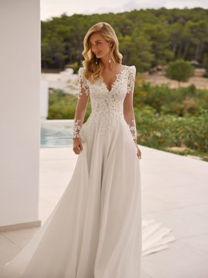 SALOME wedding dress Adriana Alier Collection 2026 | Boutique Paris