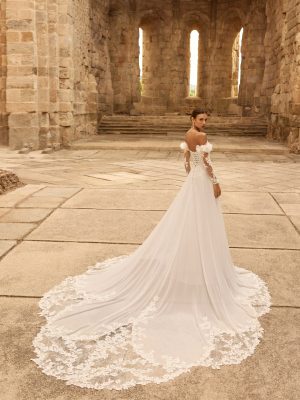 PARAJE wedding dress Adriana Alier Collection 2027 | Boutique Paris