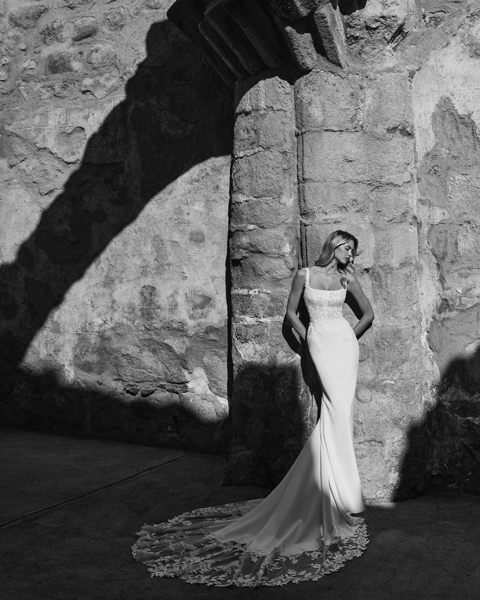 PARAMO wedding dress Adriana Alier Collection 2027 | Boutique Paris PARAMO wedding dress Adriana Alier Collection 2027 | Boutique Paris