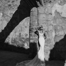 PARAMO wedding dress Adriana Alier Collection 2027 | Boutique Paris PARAMO wedding dress Adriana Alier Collection 2027 | Boutique Paris