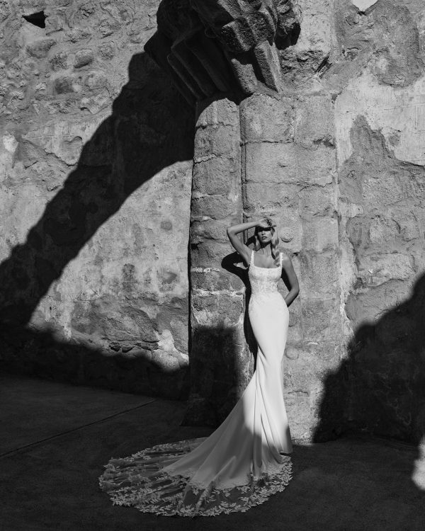 PARAMO wedding dress Adriana Alier Collection 2027 | Boutique Paris PARAMO wedding dress Adriana Alier Collection 2027 | Boutique Paris