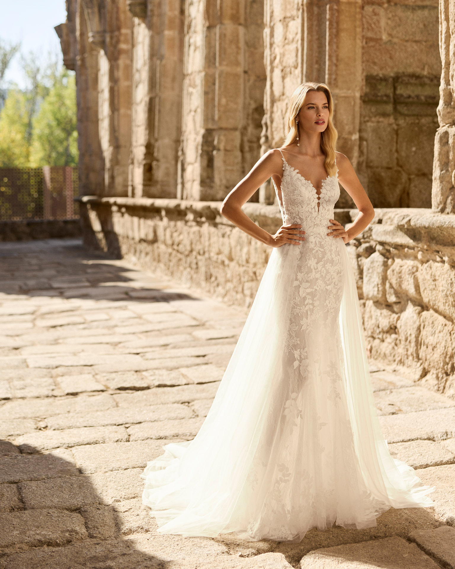 PAULA wedding dress Adriana Alier Collection 2027 | Boutique Paris PAULA wedding dress Adriana Alier Collection 2027 | Boutique Paris