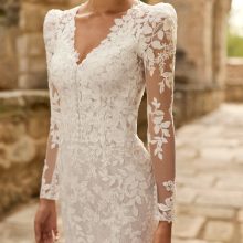 PAULA wedding dress Adriana Alier Collection 2027 | Boutique Paris PAULA wedding dress Adriana Alier Collection 2027 | Boutique Paris