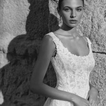 PENTAS wedding dress Adriana Alier Collection 2027 | Boutique Paris PENTAS wedding dress Adriana Alier Collection 2027 | Boutique Paris