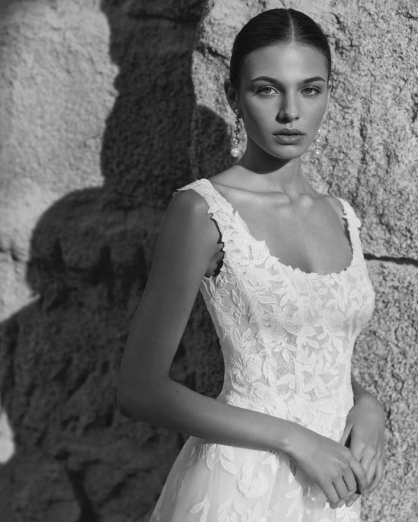 PENTAS wedding dress Adriana Alier Collection 2027 | Boutique Paris PENTAS wedding dress Adriana Alier Collection 2027 | Boutique Paris
