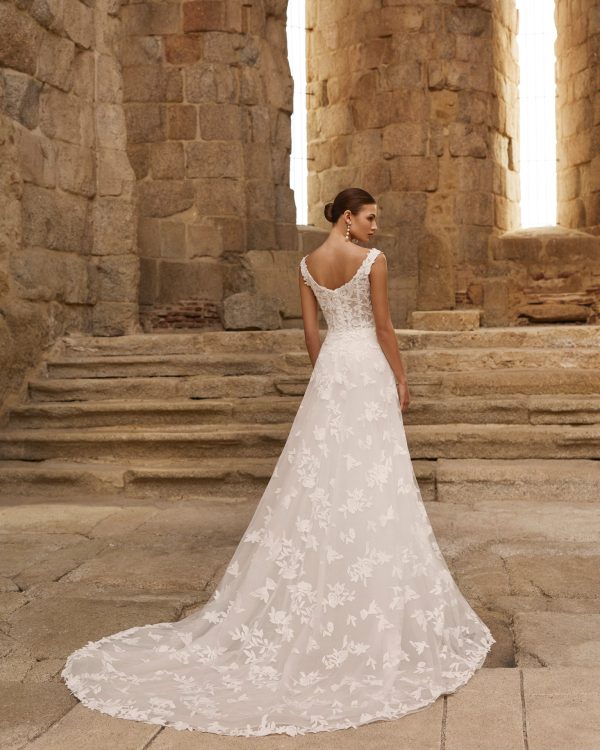 PENTAS wedding dress Adriana Alier Collection 2027 | Boutique Paris PENTAS wedding dress Adriana Alier Collection 2027 | Boutique Paris