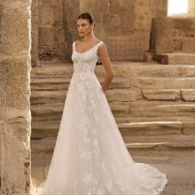 PENTAS wedding dress Adriana Alier Collection 2027 | Boutique Paris PENTAS wedding dress Adriana Alier Collection 2027 | Boutique Paris