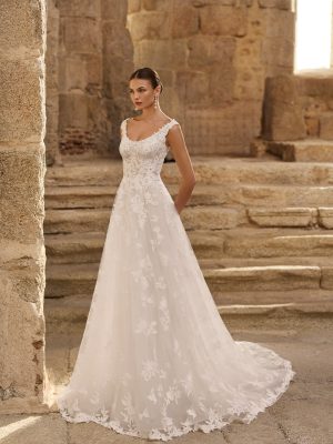 PENTAS wedding dress Adriana Alier Collection 2027 | Boutique Paris