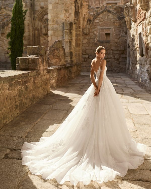 PERFUME wedding dress Adriana Alier Collection 2027 | Boutique Paris PERFUME wedding dress Adriana Alier Collection 2027 | Boutique Paris