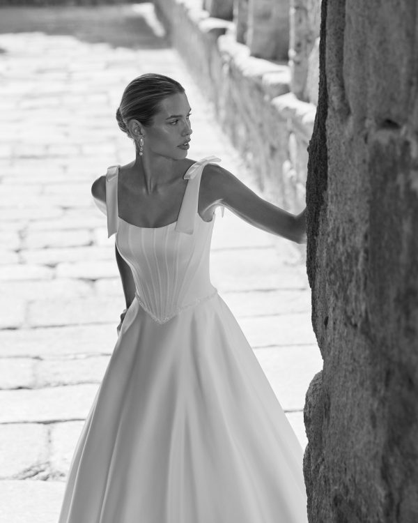 Robe de Mariée PLANET de Adriana Alier Collection 2027 | Paris Robe de Mariée PLANET de Adriana Alier Collection 2027 | Paris