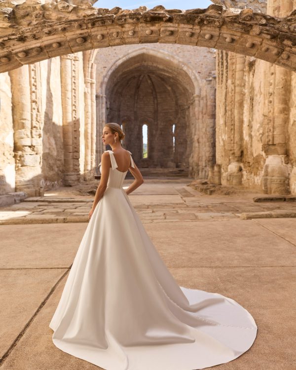 Robe de Mariée PLANET de Adriana Alier Collection 2027 | Paris Robe de Mariée PLANET de Adriana Alier Collection 2027 | Paris