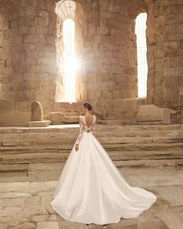 Robe de Mariée POESIA de Adriana Alier Collection 2027 | Paris Robe de Mariée POESIA de Adriana Alier Collection 2027 | Paris